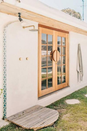 Coastal Med oasis by the beach, pet friendly!